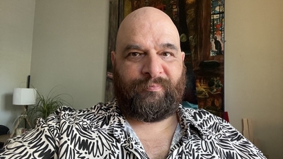 When the subject is lit from the side, their face is clear to see and the feeling is natural